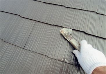 屋根の縁切り作業
